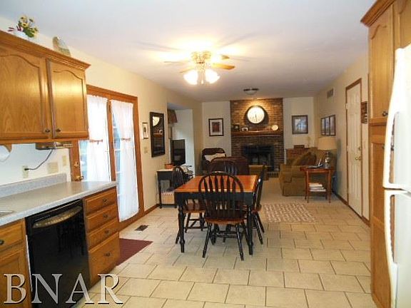 5th image of 110 Shorewood Dr