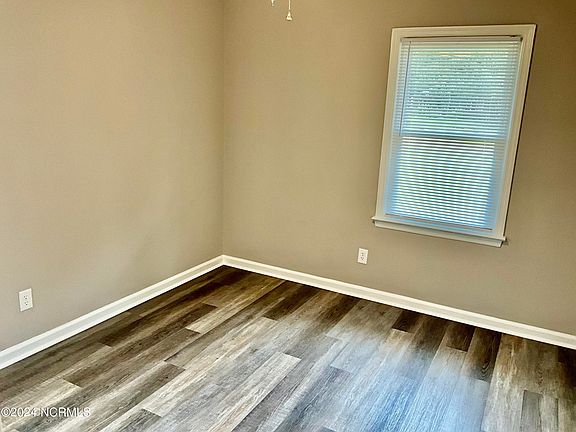 3rd image of 634 Circle Drive