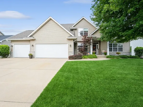 375 Brougham Rd, Robins, IA 52328