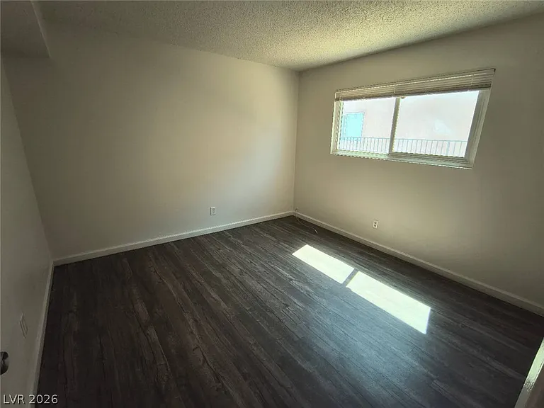 504 Calcaterra Cir #B — Photo 8
