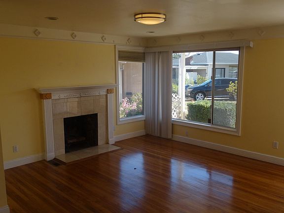 2nd image of 11 Hillcrest Ct