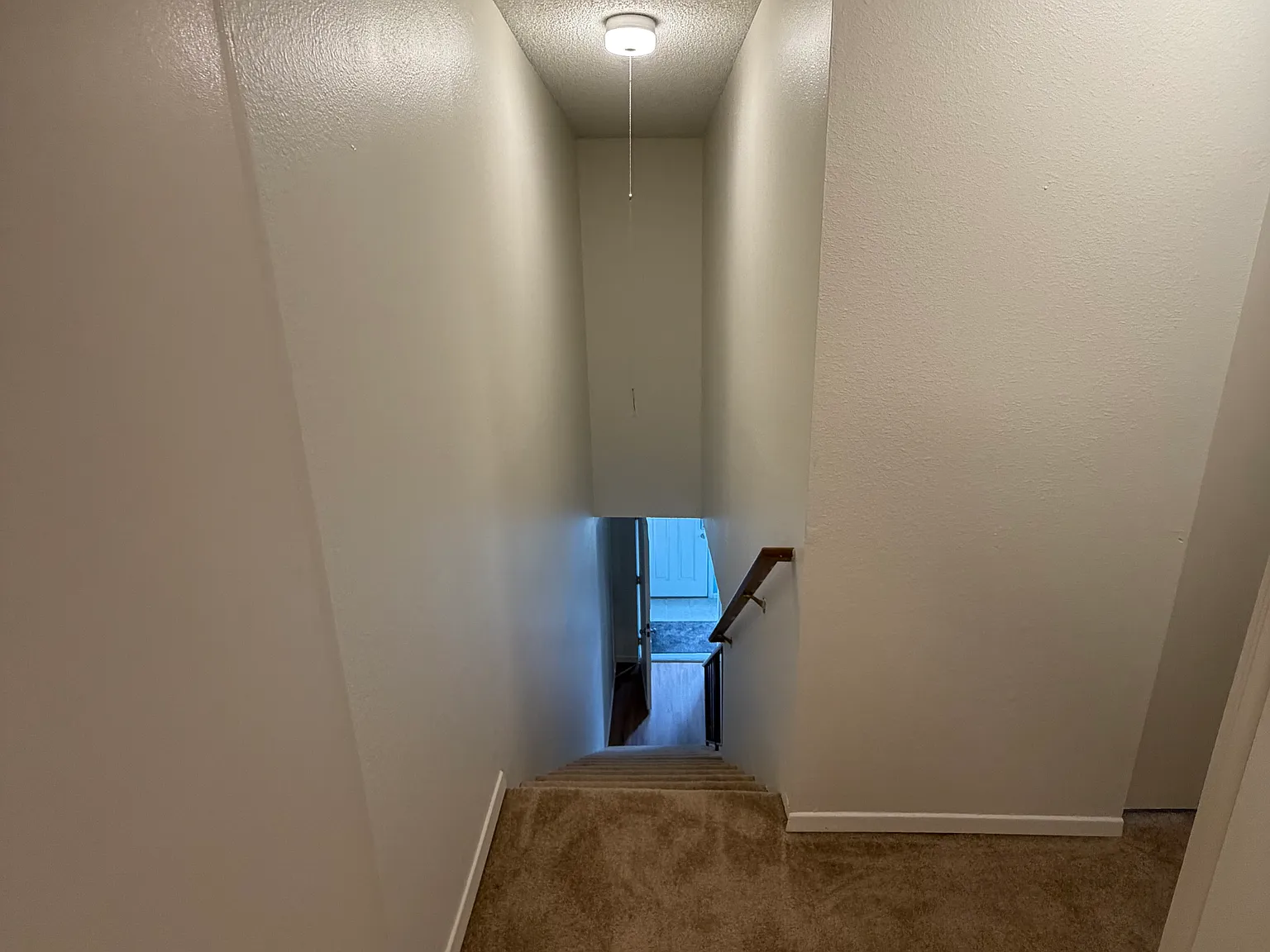 3 bed, 1.5 bath, 1100 sqft, $2,250 — Photo 2
