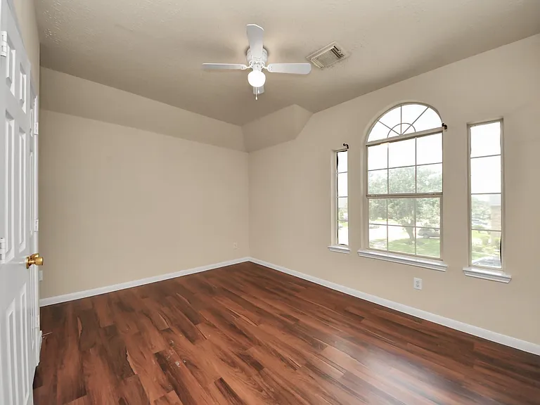 530 Majestic Ridge Dr — Photo 15