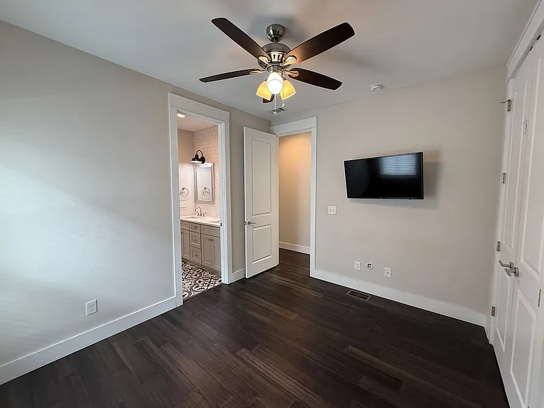 517 W Wright St — Photo 15