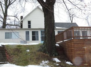 124 Wildwood Beach Rd, Quincy, MI 49082