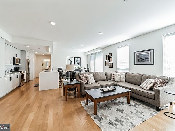 3rd image of 1501 N 31st St Unit 204