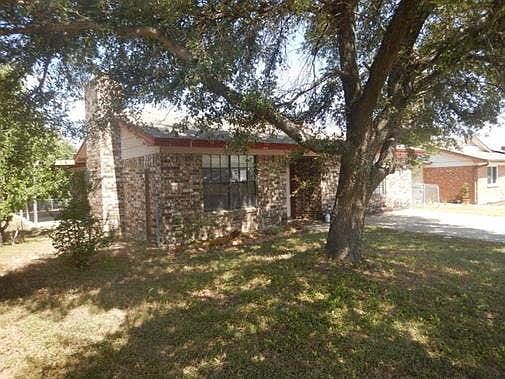 3rd image of 3101 Chisholm Trl