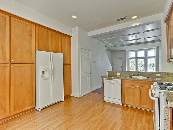 5th image of 125 Laurel Grove Ln