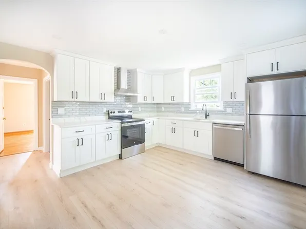 2 Melrose Ave, Tewksbury, MA 01876
