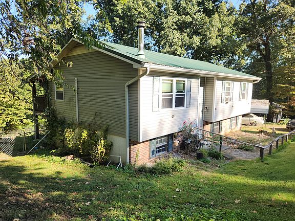 2nd image of 4020 Lynncrest Dr NE