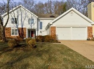 559 Huntley Heights Dr, Ballwin, MO 63021