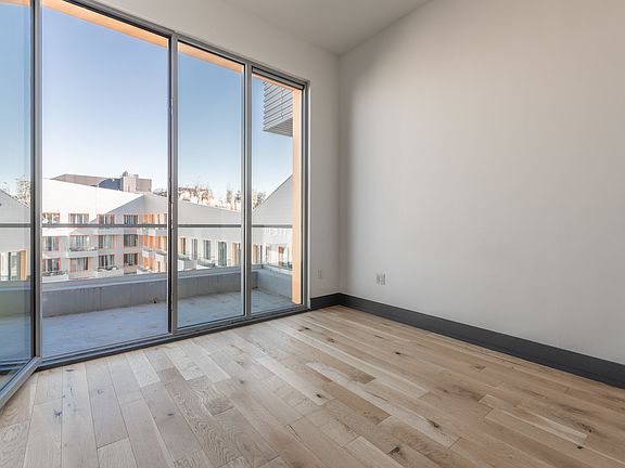 5th image of 10 Montieth St #688