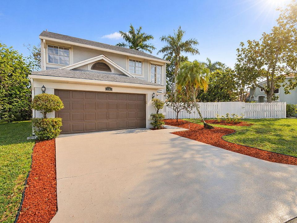 1st image of 1103 W Fairfax Cir W