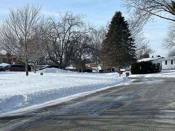 4th image of 2494 E Meadow Dr