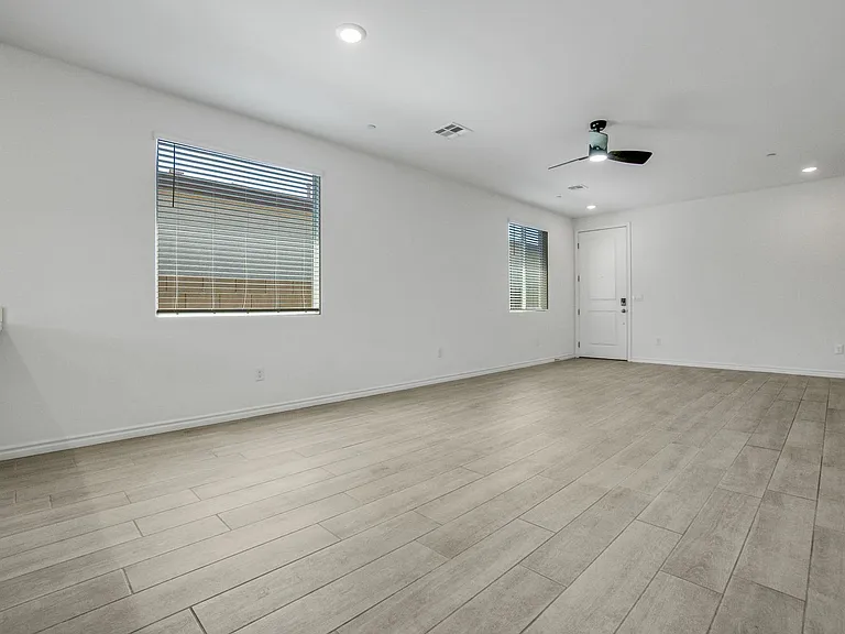 9770 Redwood Cascade St — Photo 6