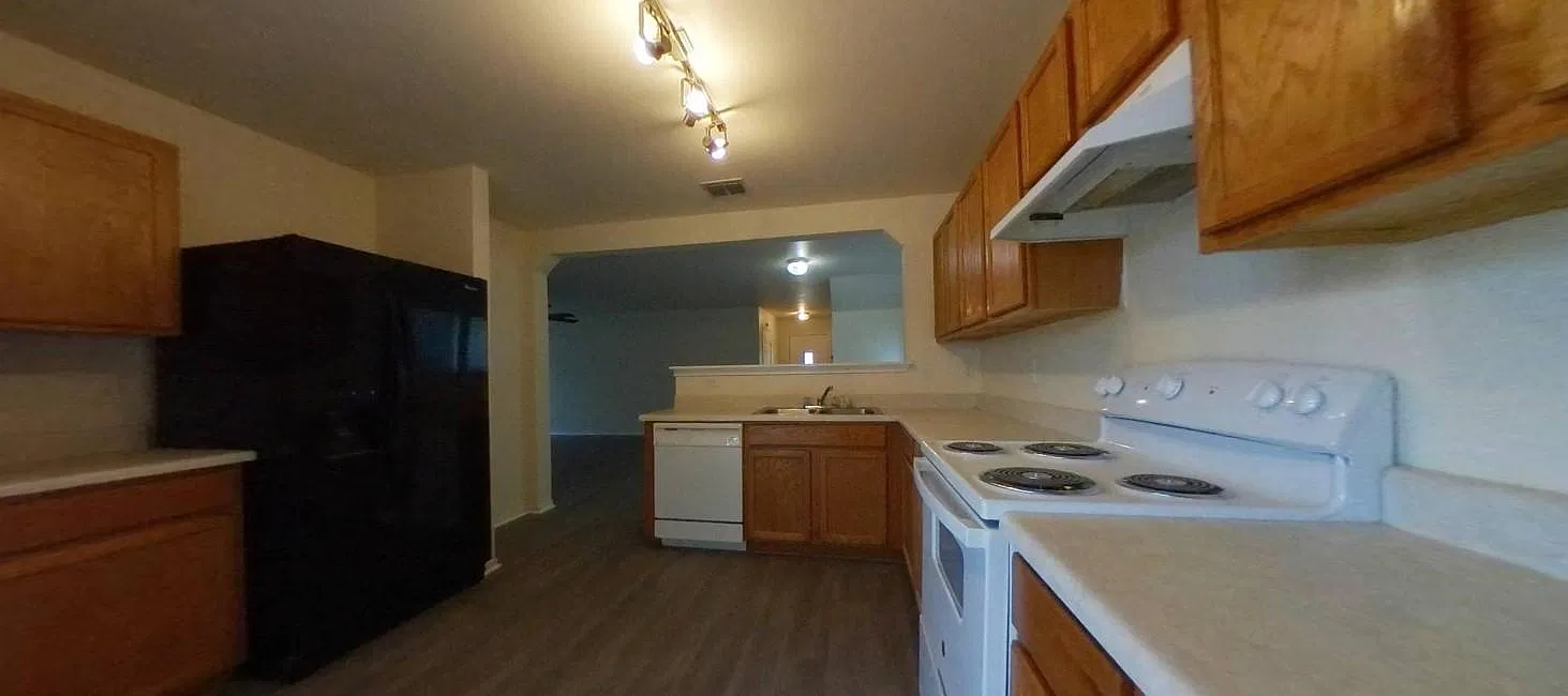 4 bed, 2044 sqft, $1,750 — Photo 3