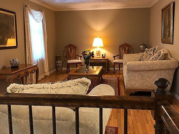 UPSTAIRS LIVING ROOM