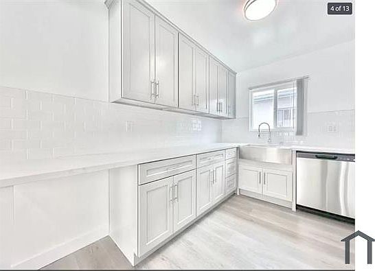 5th image of 4122 Grand View Blvd #18