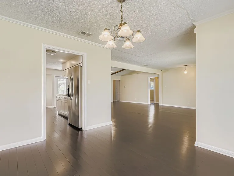 5313 Basswood Ln — Photo 9