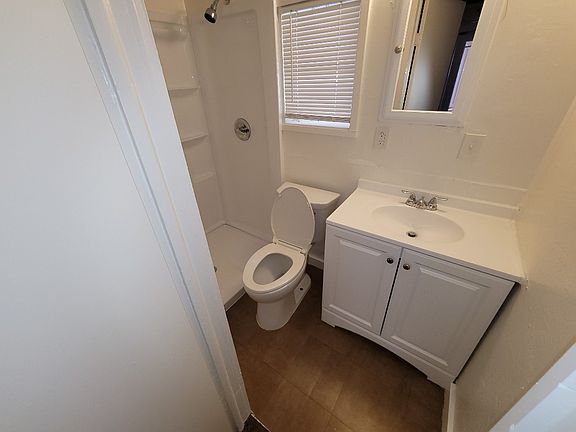 3rd image of 418 E Crescent Ave