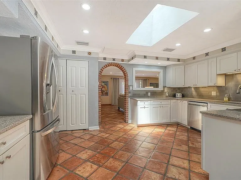 1127 S Osprey Ave — Photo 22