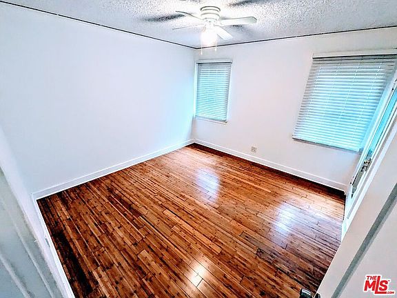 4th image of 1529 S Carmelina Ave