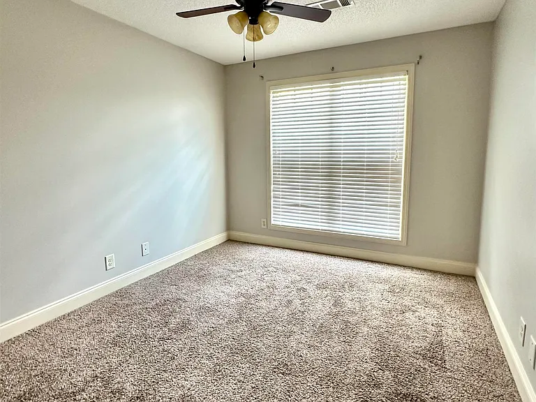 523 Grand Ave — Photo 4