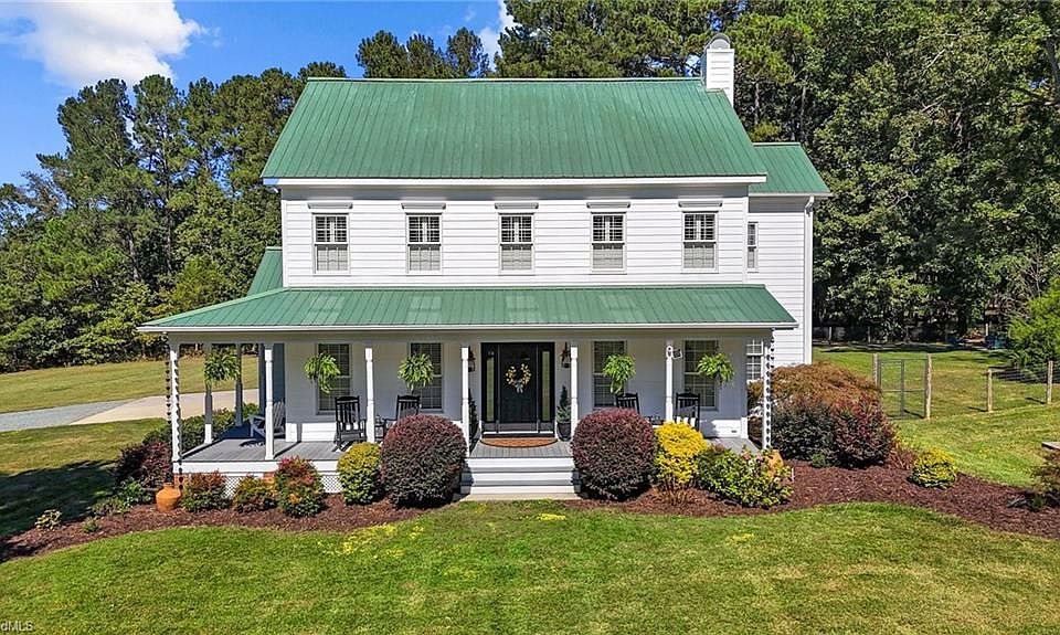 1st image of 220 Epps Clark Rd