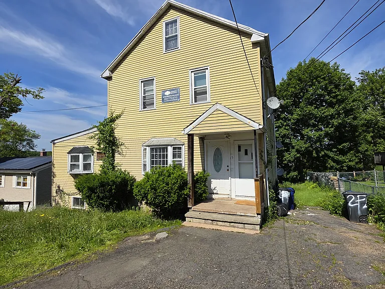 15 Robart St #1-A — Photo 1