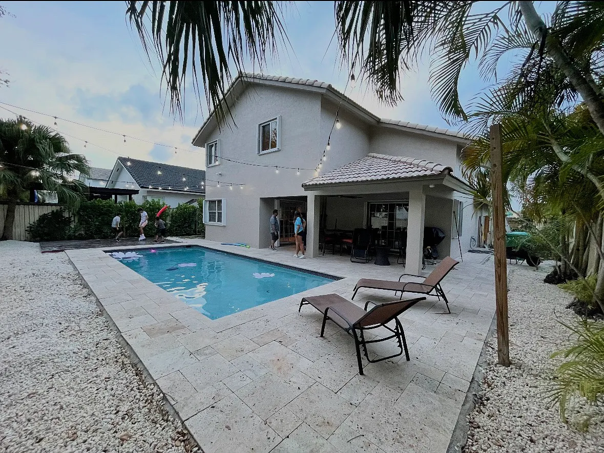 4 bed, 2273 sqft, $4,800 — Photo 3