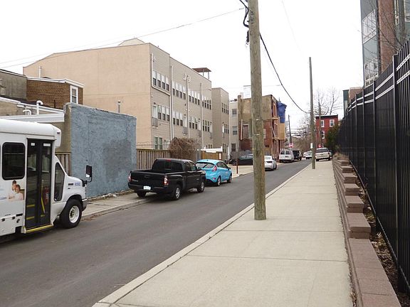 3rd image of 1516 Harmer St