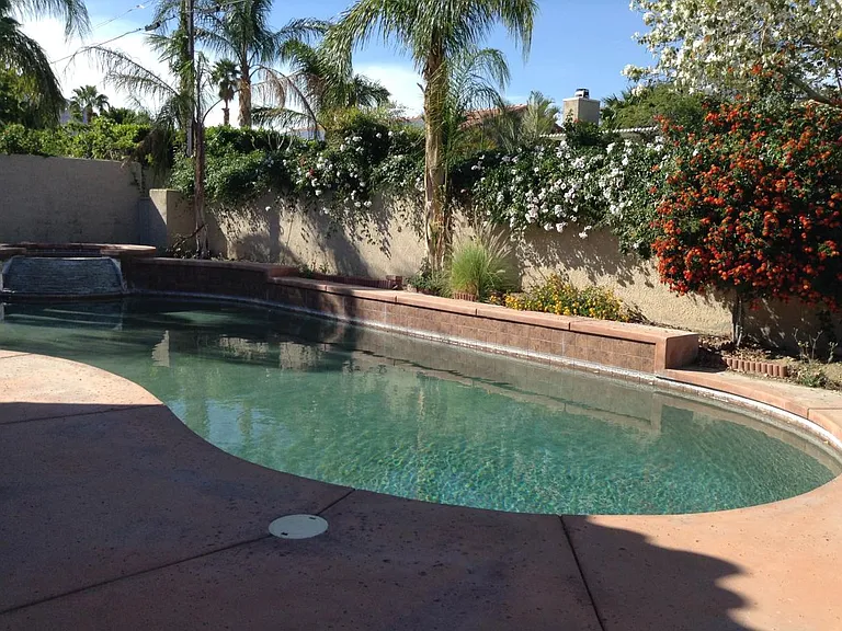 416 W Dominguez Rd — Photo 2