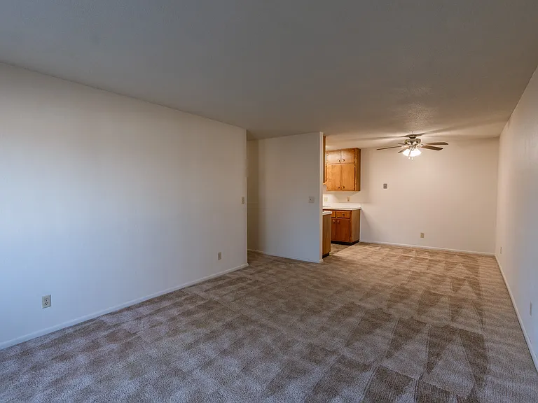 Fargo, ND Woodland Apartments | Living