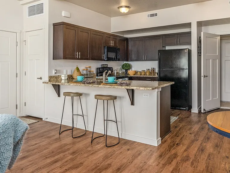HighPoint on Overland — Photo 13
