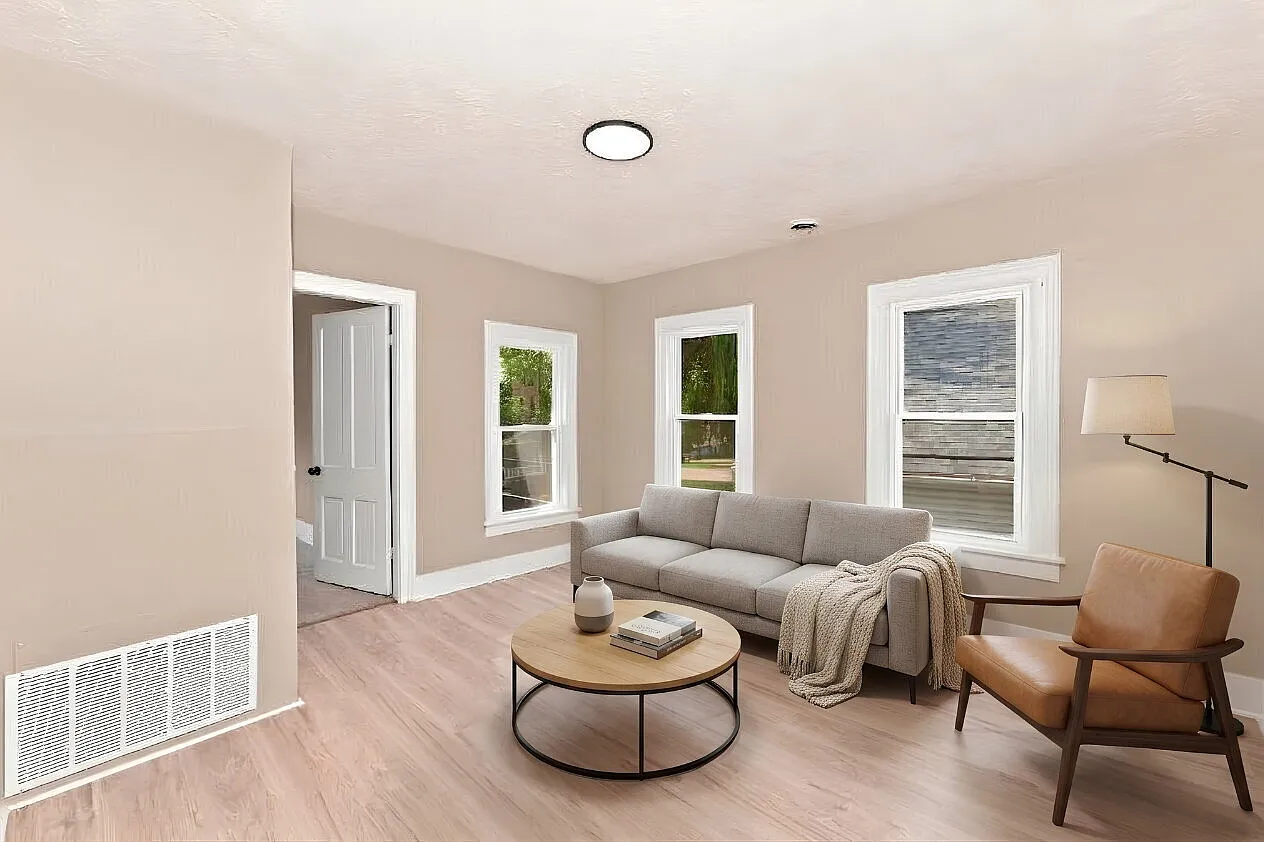 2-Bedroom Upper Duplex Unit with Essential Appliances in Cleveland (Welcome Section 8) — Photo 3