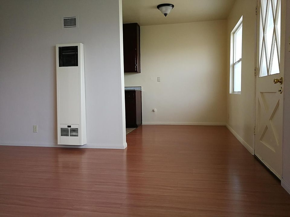 1st image of 422 E South St