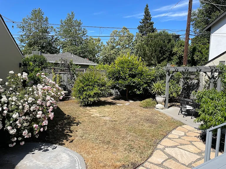 2067 Jonathan Ave — Photo 36