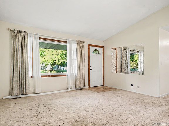 5th image of 9108 Maplewood Dr