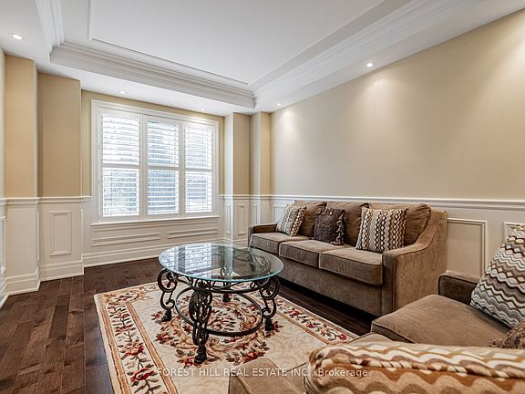 4th image of 394 Connaught Ave