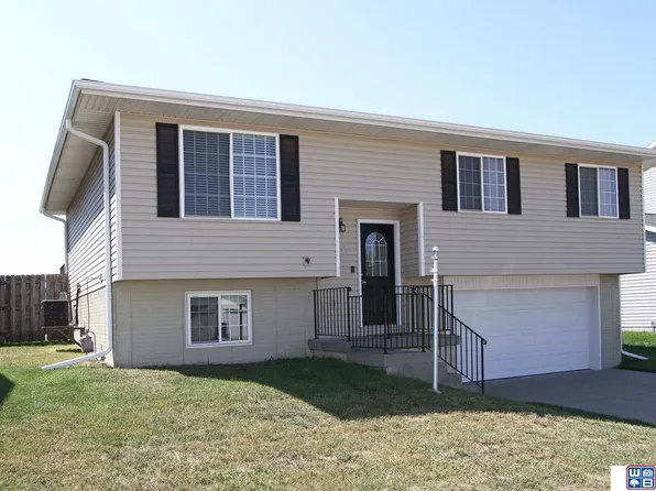 455 Graham Park Dr, Seward, NE 68434