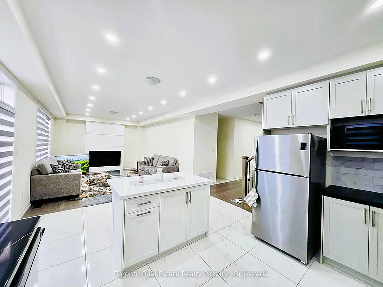 4 Bruce Welch Ave — Photo 11