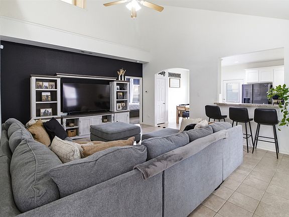 4th image of 4105 Tiburon St