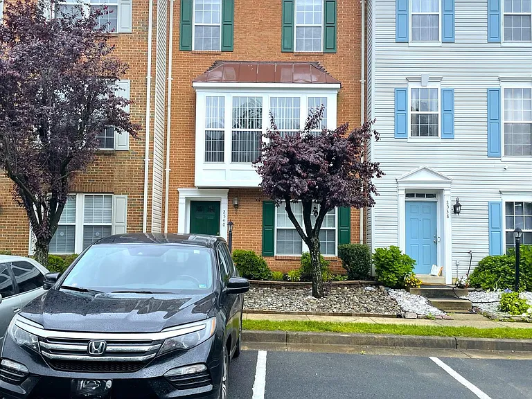 2540 Banshire Dr — Photo 2