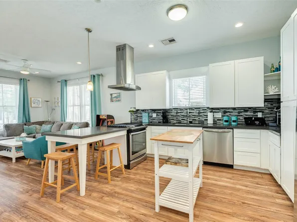 1516 37th St, Galveston, TX 77550
