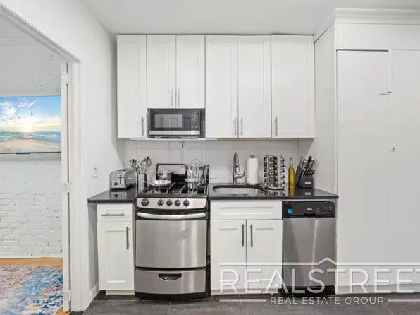 109 Madison Street image 4 of 8