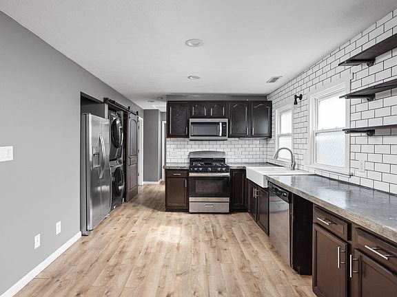 4th image of 819 Harlan St