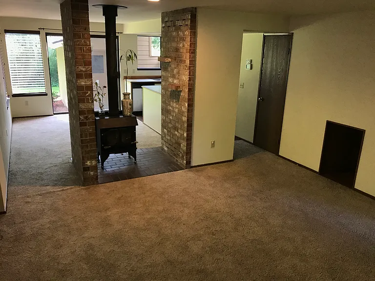 835 NW Huckle Dr #A — Photo 5