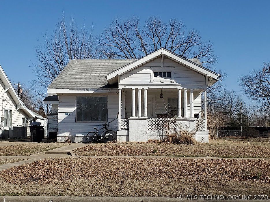 2nd image of 1324 SE Dewey Ave