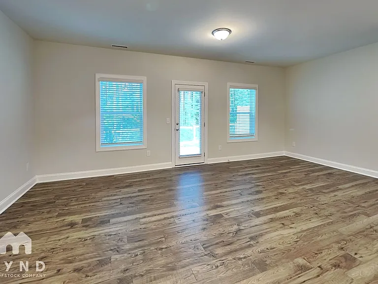 572 Barrington Row Ave — Photo 3
