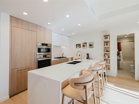 5th image of 2000 Hannington Rd #705